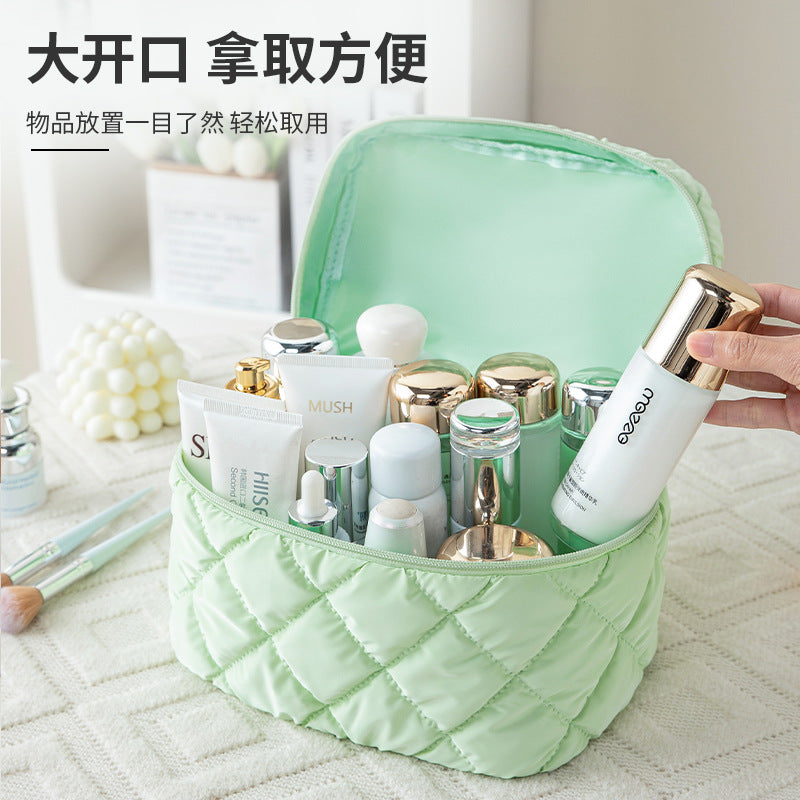 Yulang new down portable cosmetic bag large capacity portable storage bag waterproof high value travel toilet bag