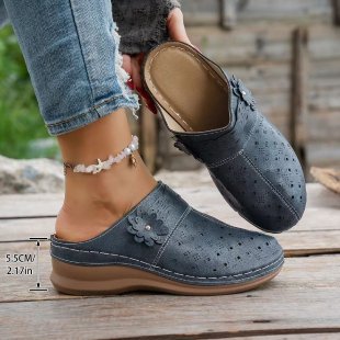 summer new arrival: plus-size platform clog slippers for cross-border e-commerce. sizes 36-43 available. wholesale options available. dropshipping to  and