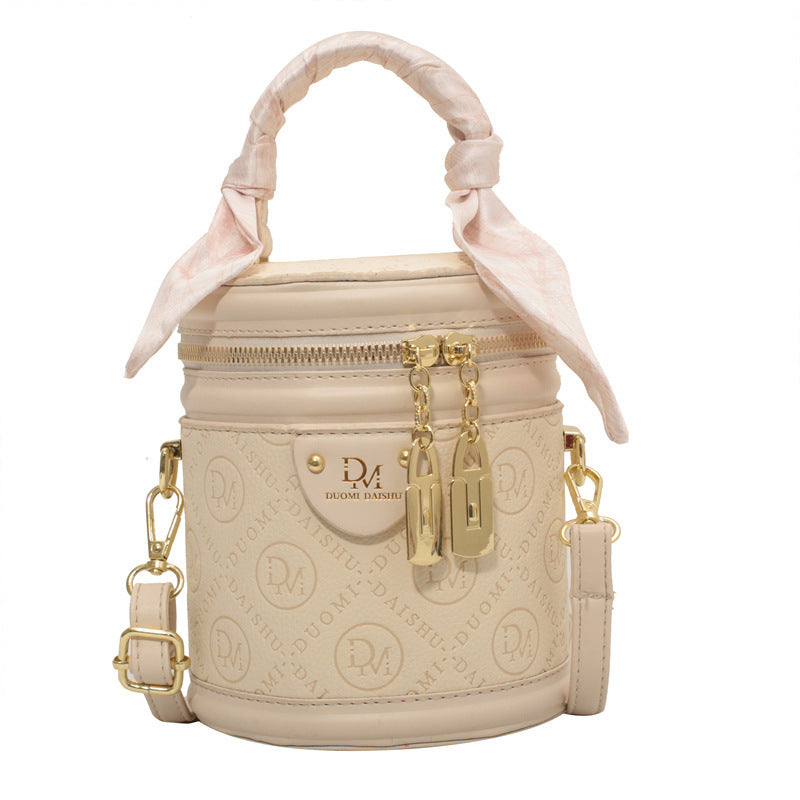 Solid color texture small bag women's autumn 2025 new trendy fashion niche portable round bucket bag popular messenger bag