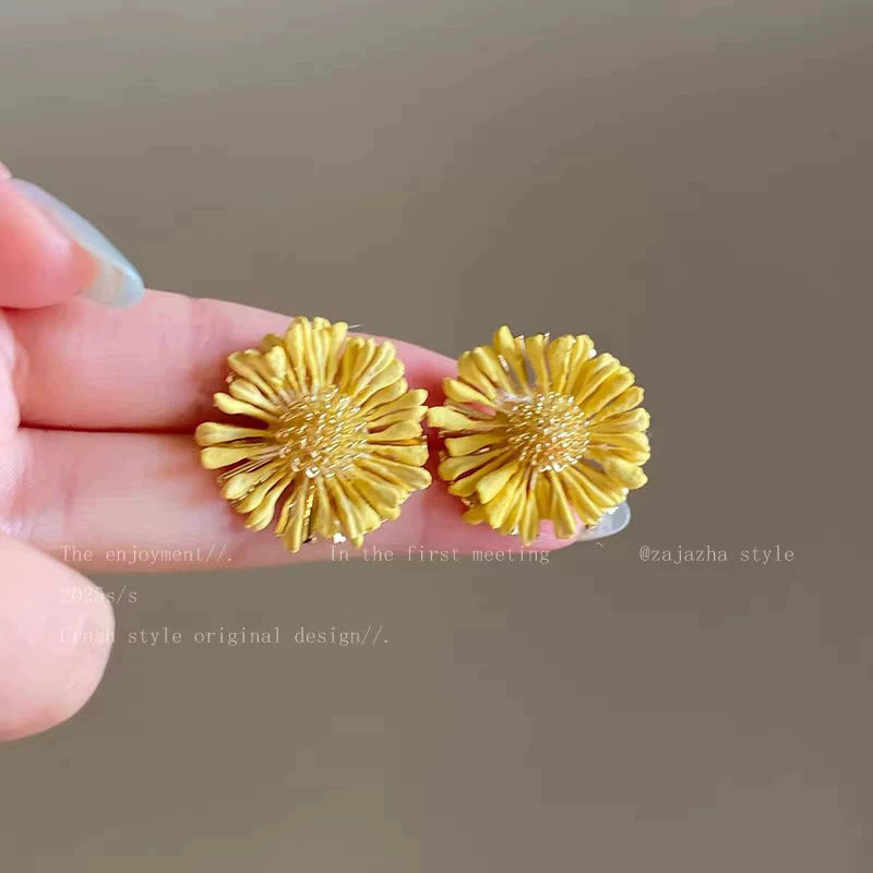 Spring break style white floral earrings - unique dopamine studs, niche design, versatile earrings