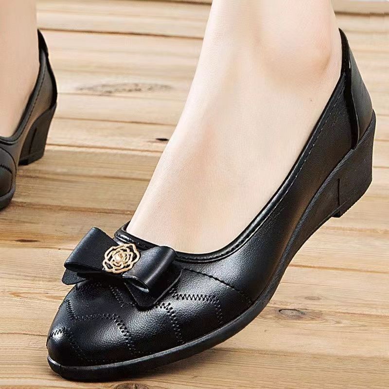 Soft leather soft bottom ladieswear shoes flatsabrasion resistantwaterproofbows work shoes wechat group purchase live broadcast one piece dropshipping