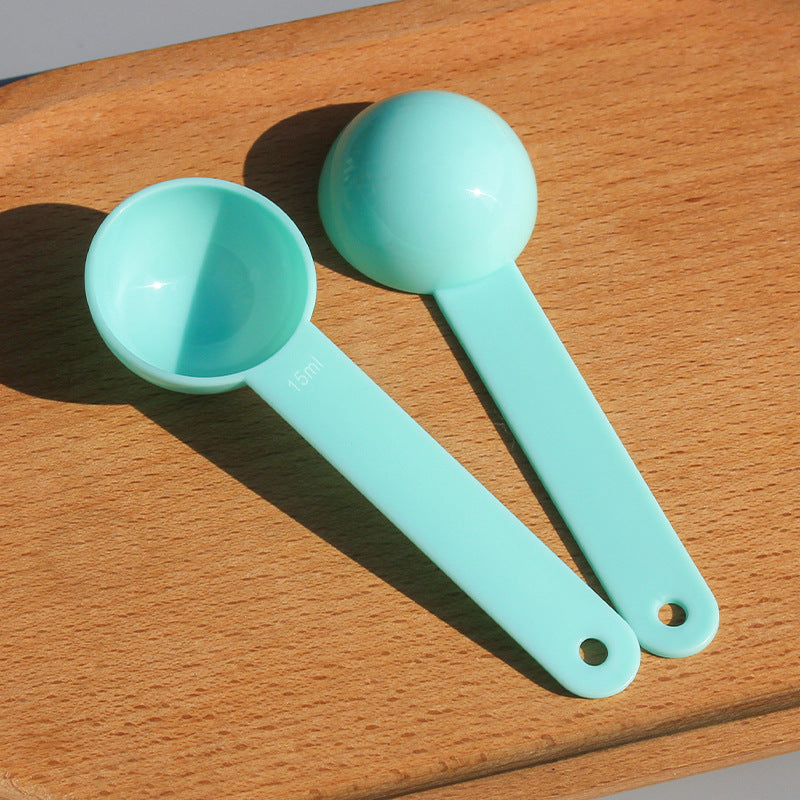 15ml plastic measuring spoon measuring spoon facial mask spoon feed fertilizer laundry detergent powder spoon filled with water 15g