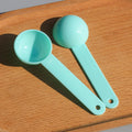 15ml plastic measuring spoon measuring spoon facial mask spoon feed fertilizer laundry detergent powder spoon filled with water 15g
