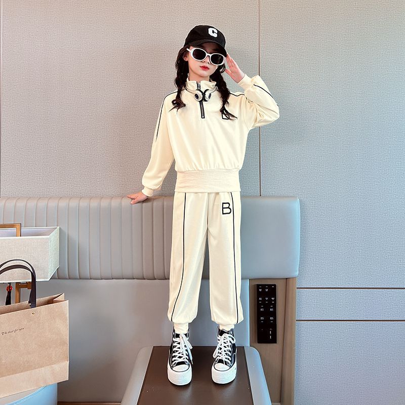 Girls' activewear set - spring  new collection: stylish and trendy two-piece tracksuit for girls, perfect for spring and autumn