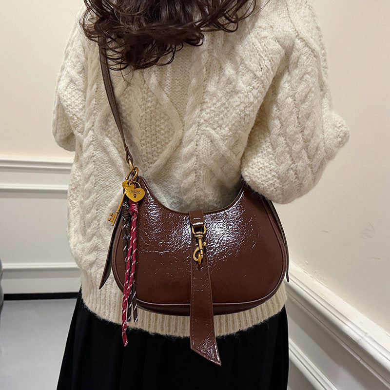 Retro soft leather crescent bag women's 2025 new women's bag texture commuter bag foreign style shoulder messenger bag  bag