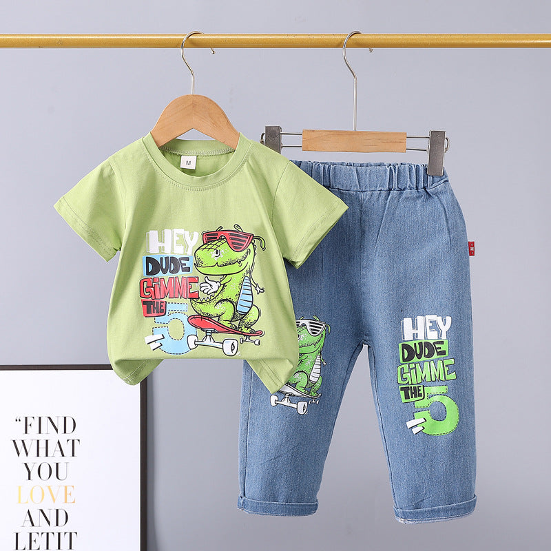 New boys' dinosaur skateboard print short-sleeve cotton t-shirt and jeans two-piece set - trendy summer outfit for toddlers and young children