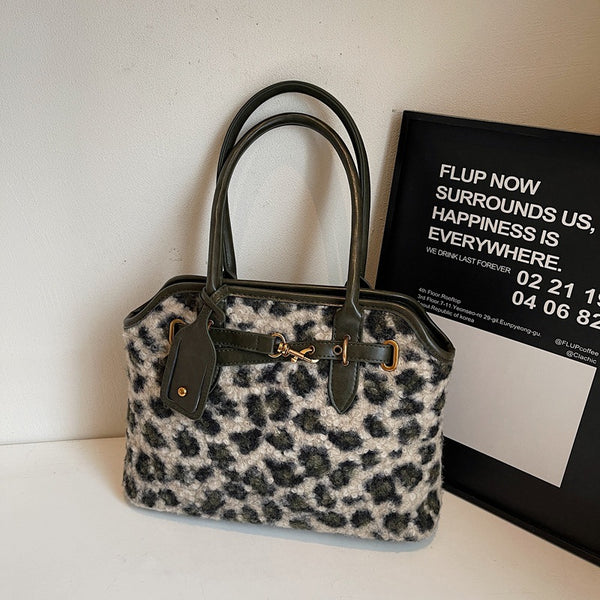 Popular super fire niche leopard print bag women's autumn and winter new versatile simple high-end single shoulder underarm messenger bag