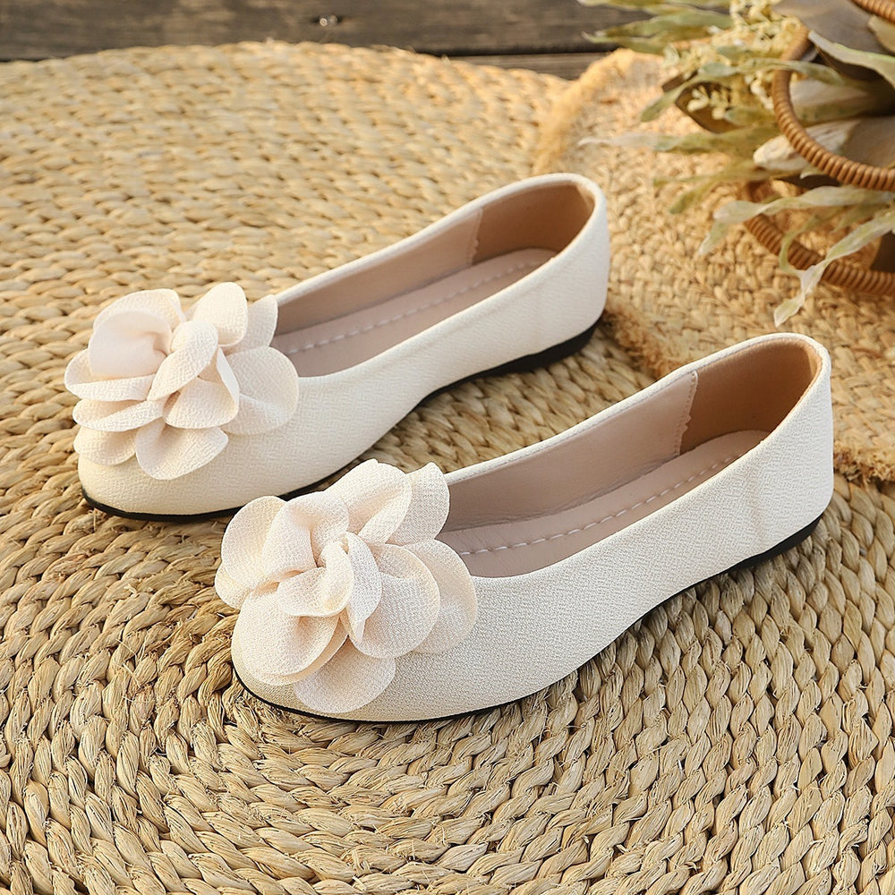 Plus size women's flats for export - spring  new collection: pointed-toe, soft-soled loafers with floral embellishments - ready to ship