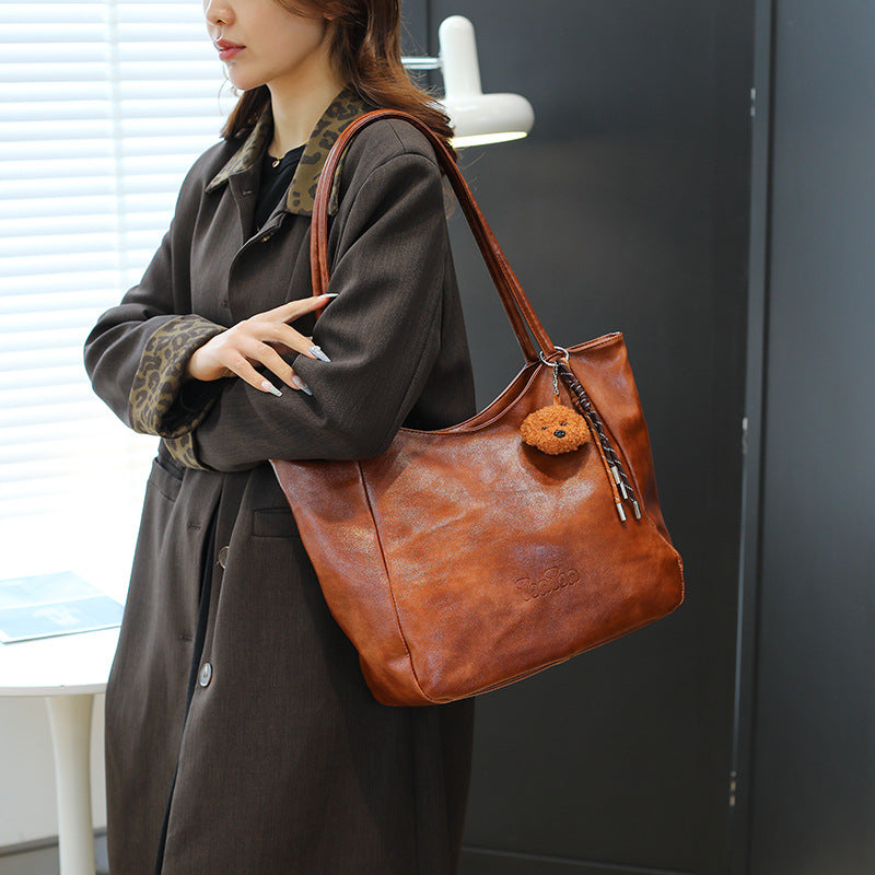 Retro style trend tote bag college students class commute armpit bag 2025 autumn and winter new shoulder portable women's bag