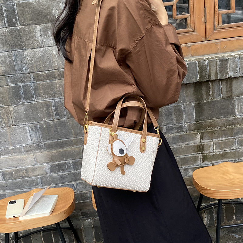 Simple foreign style portable bucket bag women's new fashion woven shoulder messenger bag contrasting color commuter small bag