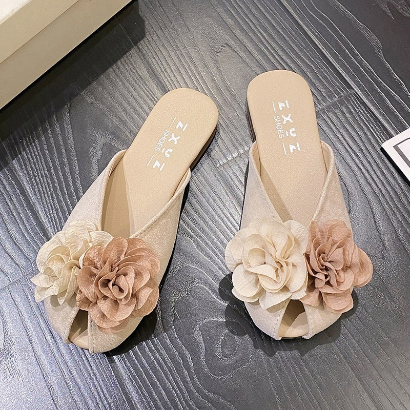 Exquisite open-toe sandals for summer – the perfect mary janes with a floral design, ideal for a breezy summer evening out