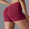 European and american seamless high-waisted butt-lifting yoga shorts - breathable peach lift, tight-fitting athletic capris for running and fitness
