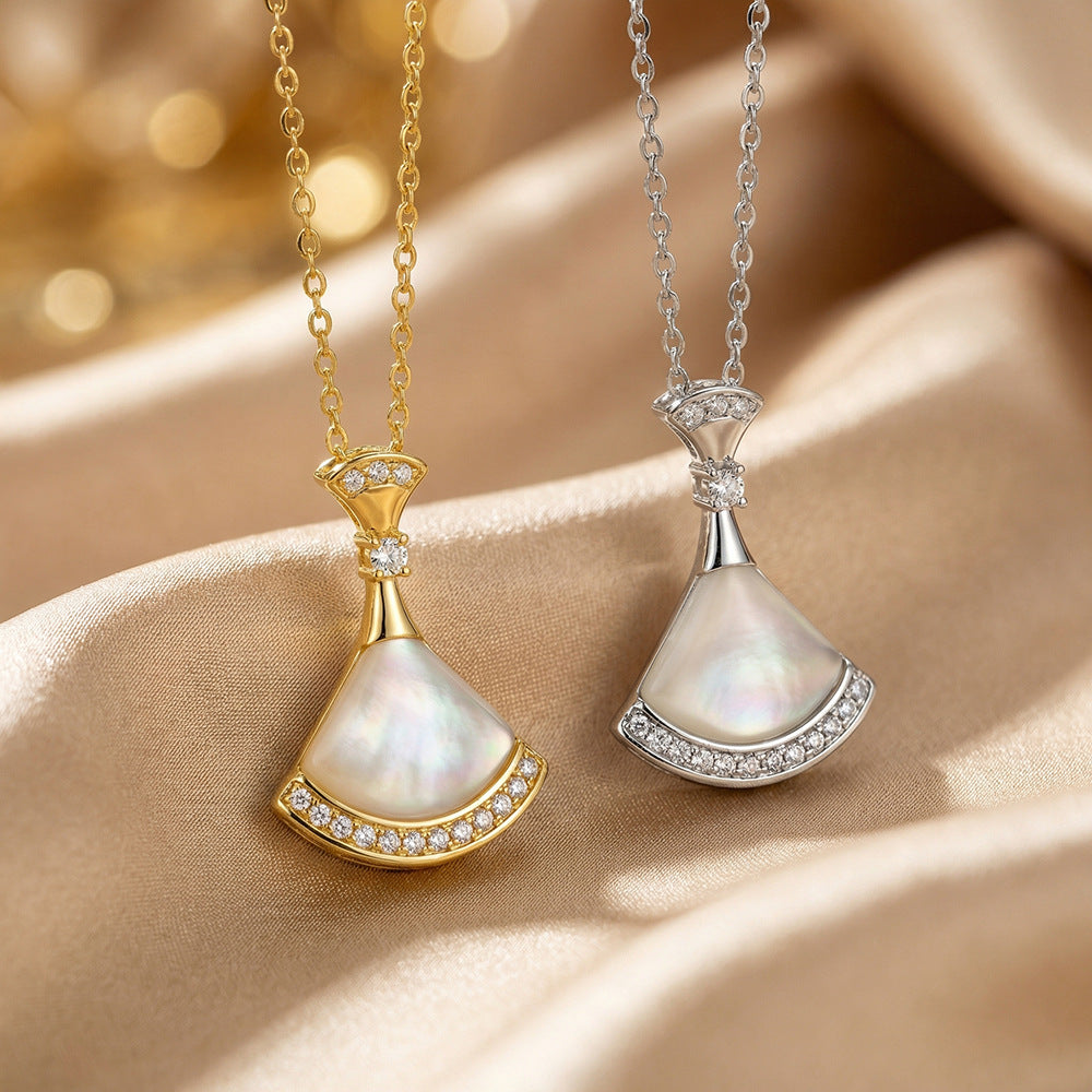 Popular copper-inlaid zircon cat's eye stone small skirt necklace for women, accessible luxury, niche style, non-fading clavicle chain jewelry