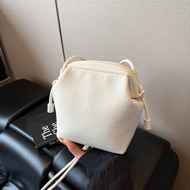 Foreign trade is popular this year, small bags for women's summer 2025 new fashion niche messenger bags, Korean version bucket bags