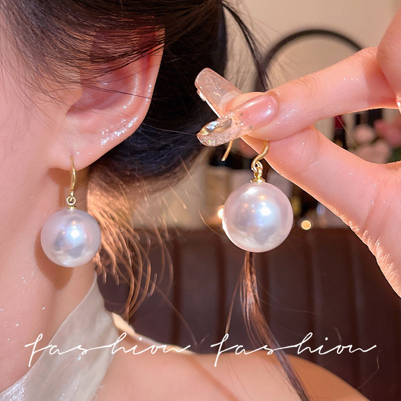 French style large pearl earrings - niche, vintage-inspired, light luxury design. high-end ear hooks, minimalist, elegant, and versatile fashion earrings