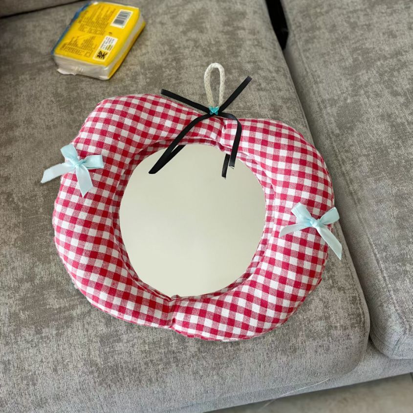 High-style, padded fabric mirror – hangable, adorable apple design, drop-proof, dust-proof, perfect for home decor and makeup application