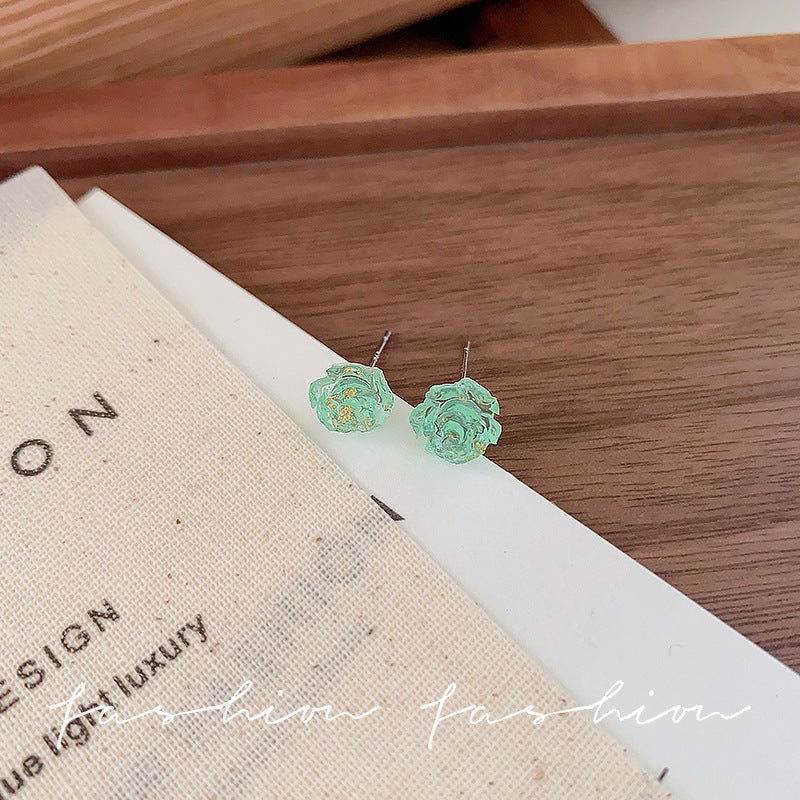 Simple, small, and subtly luxurious floral stud earrings – perfect for everyday wear, exquisitely versatile, and incredibly chic. wholesale options available for these ethereal, fresh, sweet, and elegant earrings