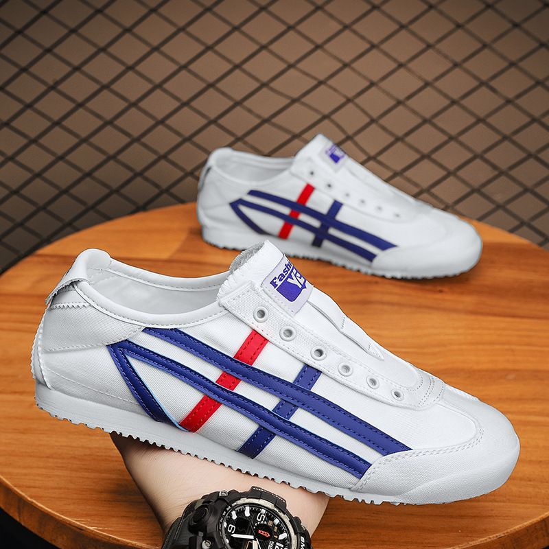 2025 new men's slip-on canvas sneakers, casual shoes, versatile loafers, trendy ins style skate shoes for men