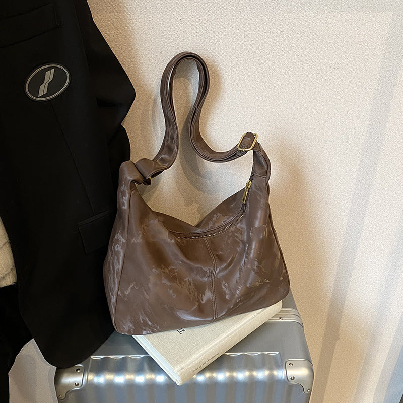 Foreign style high-end texture handbag women's 2025 autumn and winter new simple and fashionable large-capacity commuting shoulder messenger bag