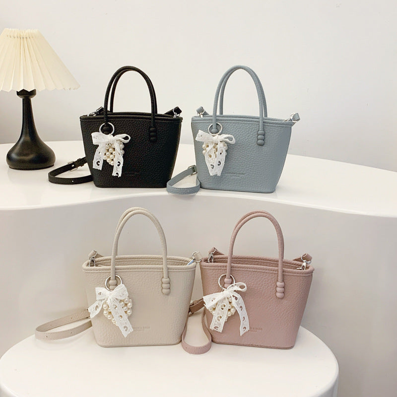High sense fashion simple portable bucket bag women's 2025 spring and summer new casual simple solid color shoulder messenger bag