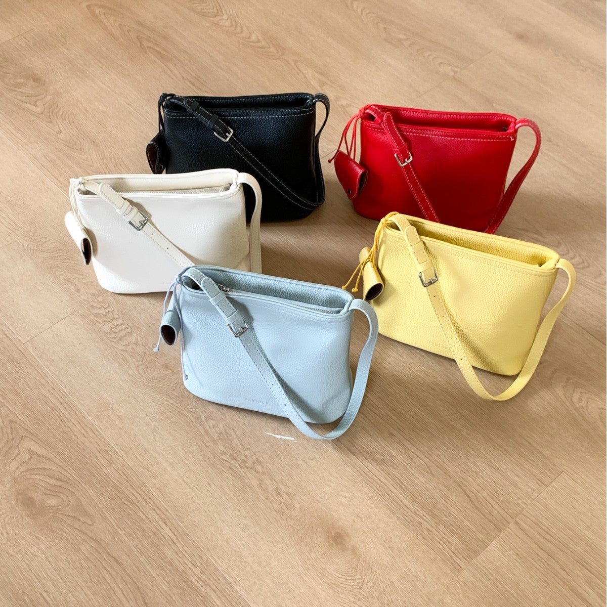 Fashion mobile phone bag women's bag 2025 Korean version niche ins versatile cute Korean version messenger bag multi-color shoulder bag