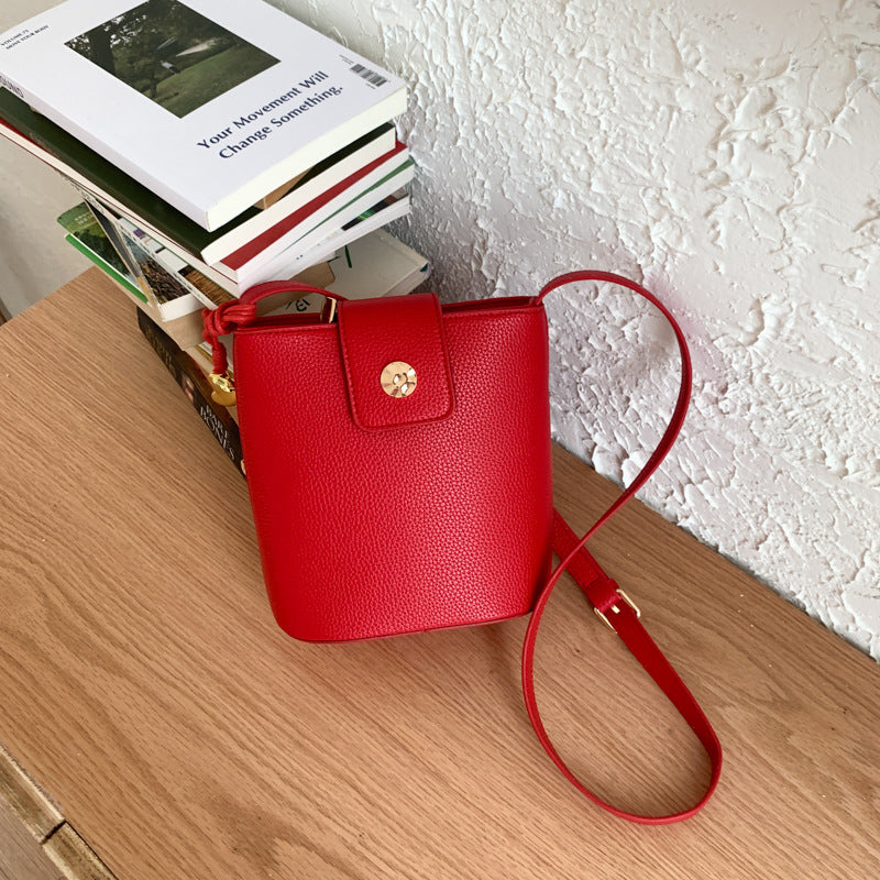 Cross-border  2025 new vertical mobile phone bag niche ins shoulder bag soft leather crossbody small bucket bag