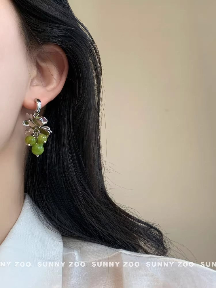 Forest style summer green grape bunch earrings for women, cool and niche, high-end earrings, stylisheasiest for matchelegant earrings