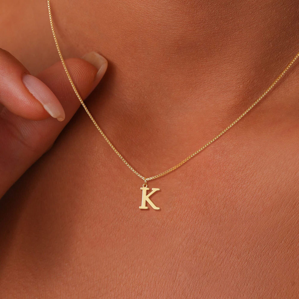 Trendy european and american style: exquisite fashion 26-letter alphabet necklace, personalized pendant necklace, 18k gold plated copper