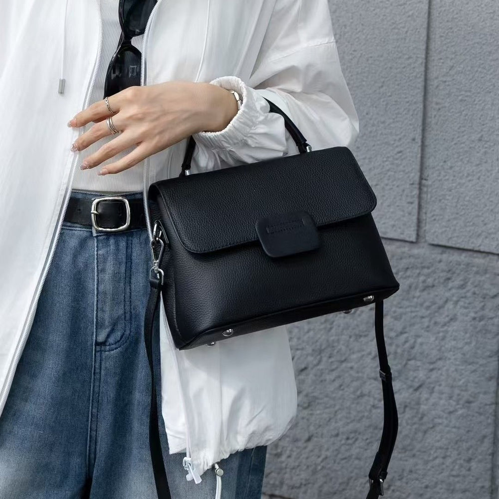 Top-grain leather women's shoulder bag, crossbody bag, minimalist and stylish. classic shell bag design for women, featuring two shoulder straps, large capacity, and soft leather