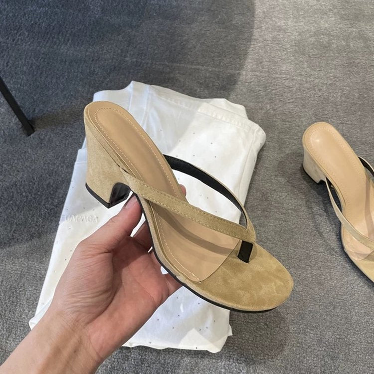 French retro chic high-heeled women's thong sandals - fashionable summer 2025 new collection, chunky heel outdoor sandals & slippers