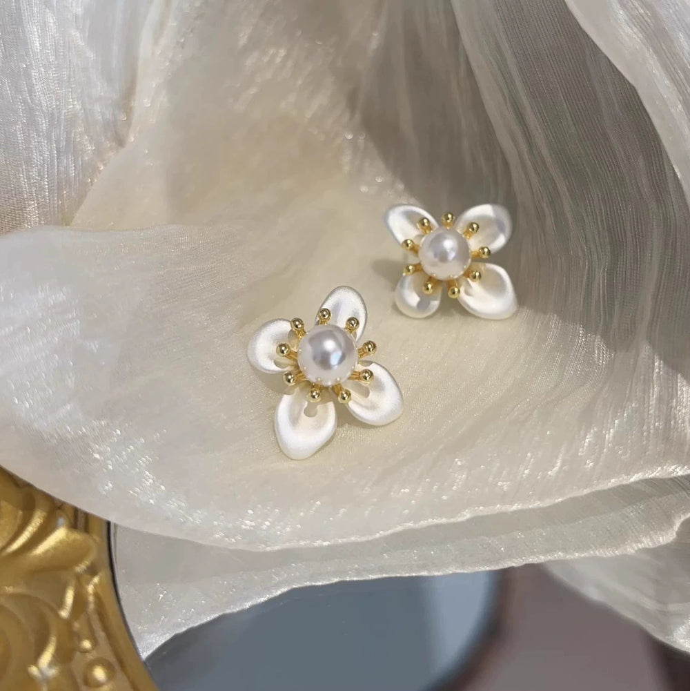 Tiktok viral: ultra-sparkling zircon earrings - women's luxury, unique, high-end hoop earrings. chic, sweet & edgy, influencer-approved, exquisite clip-on earrings