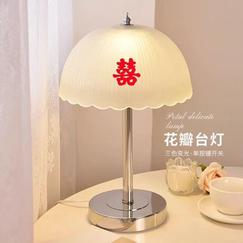 Romantic bedside table lamp for bedrooms, princess-style, minimalist, and subtly luxurious. perfect as a night light or wedding gift. wholesale options available