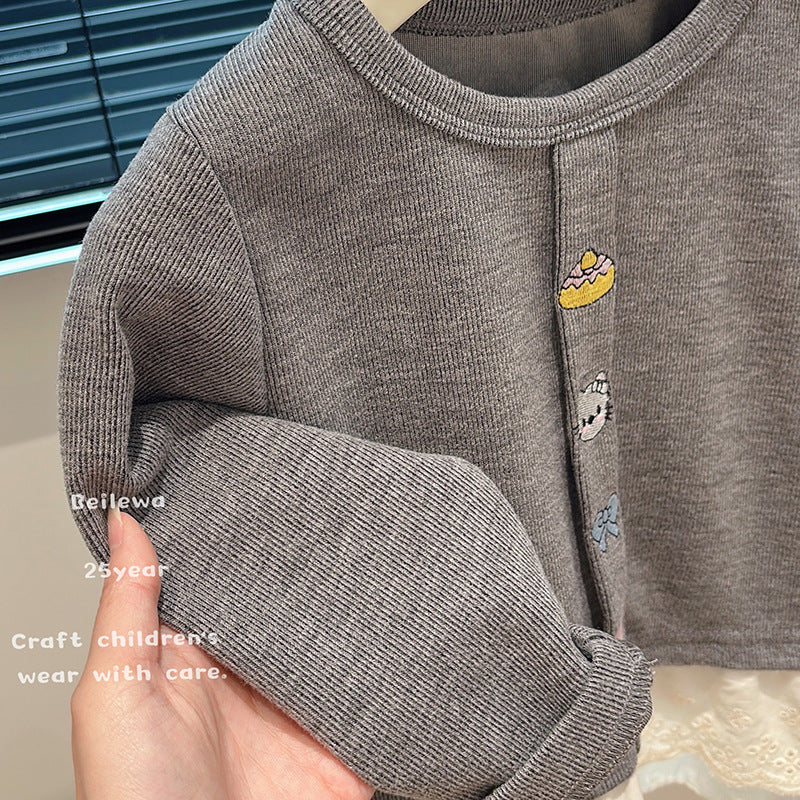 New girls' spring/autumn lace-trimmed cartoon embroidered undershirt - versatile, stylish, and trendy brand for baby girls