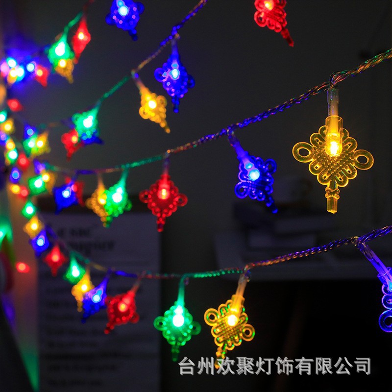 LED lantern string, Chinese New Year lanterns, Spring Festival flashing lights, festive Lantern Festival, New Year's fringed red lanterns
