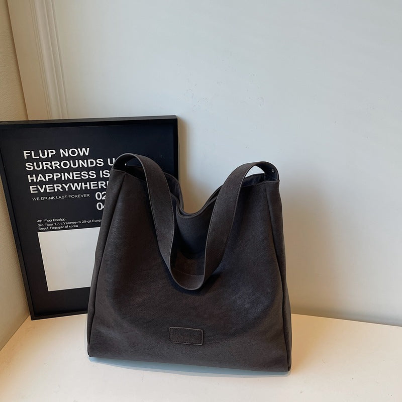 Large capacity retro handbag for women, trendy 2025 new arrival, minimalist versatile soft shoulder bag, high-end commuter tote bag
