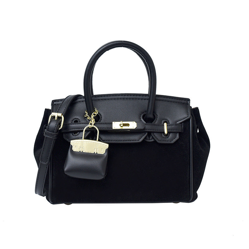 High-end women's bag, 2025 new arrival, vintage-inspired, niche design, lock closure bag, trendy and versatile for autumn, can be used as a shoulder bag, crossbody bag, or handbag