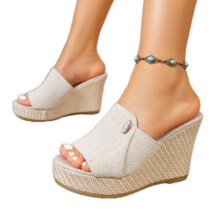 summer new arrival: plus size platform wedge slippers for cross-border e-commerce. sizes 36-43 available. wholesale options available. dropshipping to  and