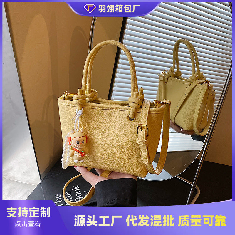 Foreign trade advanced sense hand carrying bucket bag 2025 summer simple and versatile shoulder bag trendy niche design messenger bag