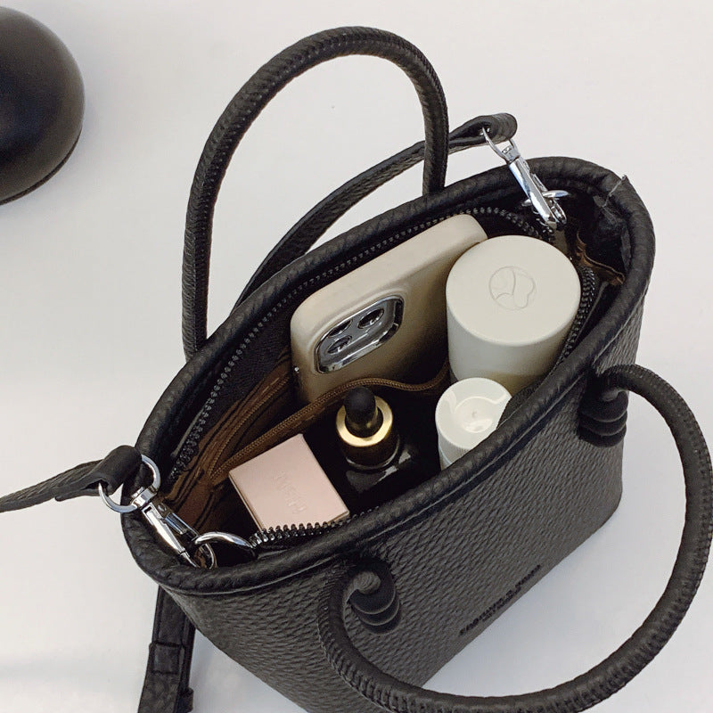 High sense fashion simple portable bucket bag women's 2025 spring and summer new casual simple solid color shoulder messenger bag