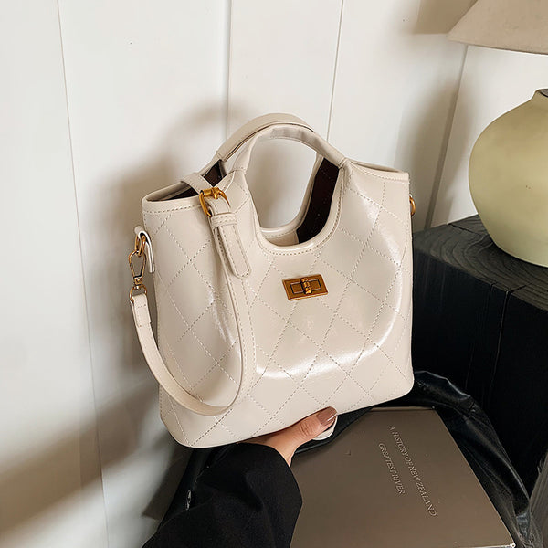 Underarm bag trendy women's bag large capacity 2025 autumn and winter new niche diamond chain bag fashionable shoulder messenger bag
