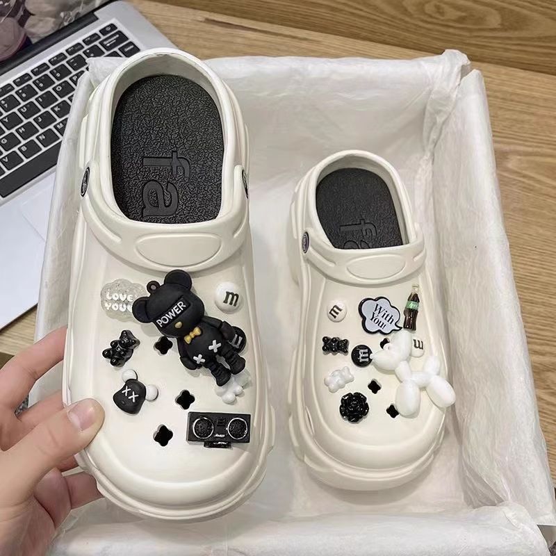 Women's clogs - new 2024 summer collection: chunky sole, non-slip, trendy office-ready, height-increasing, closed-toe sandals for beach and everyday wear