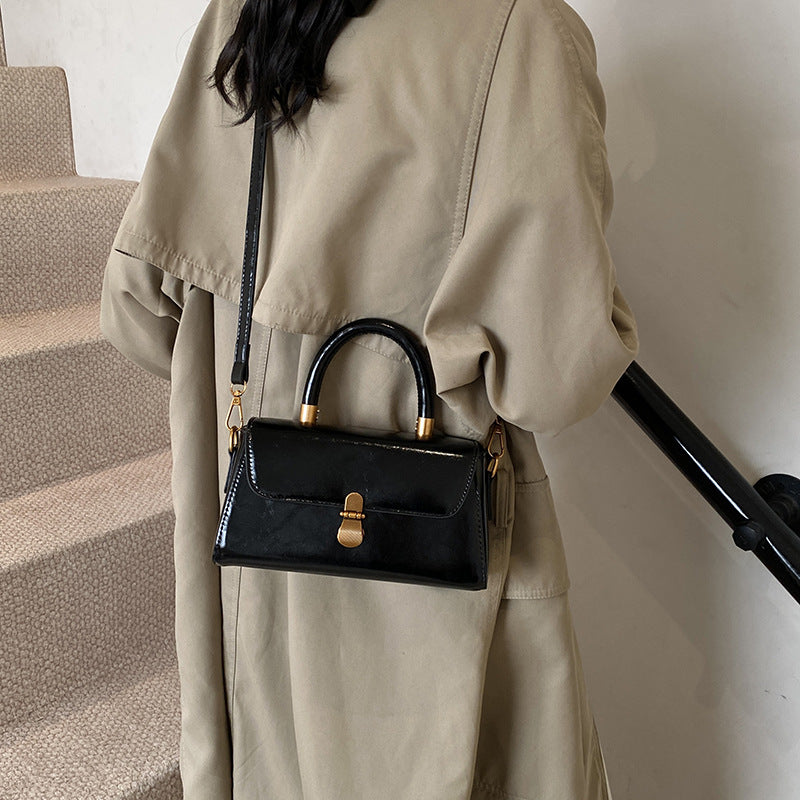 Retro texture handbag 2025 new foreign style small square bag women's bag fashion casual versatile shoulder bag messenger bag