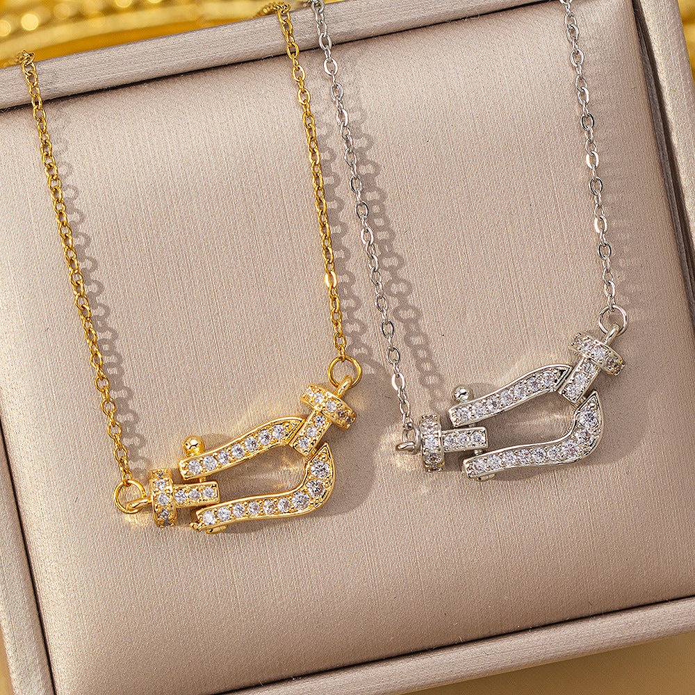 [copper inlaid with zirconium] luxurious full diamond horseshoe buckle titanium steel necklace for women, versatile niche accessible luxury high-end clavicle chain jewelry
