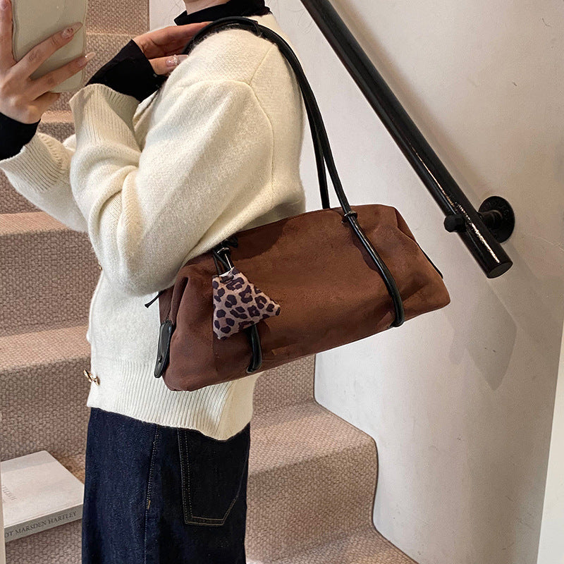 Retro niche portable commuter bag women's autumn and winter 2025 new fashion suede underarm bag large capacity backpack