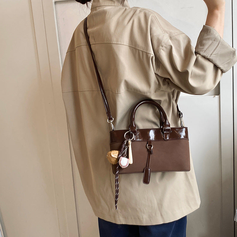 Retro large-capacity bag women's 2025 fashion new simple shoulder bag soft surface casual commuting texture tote bag