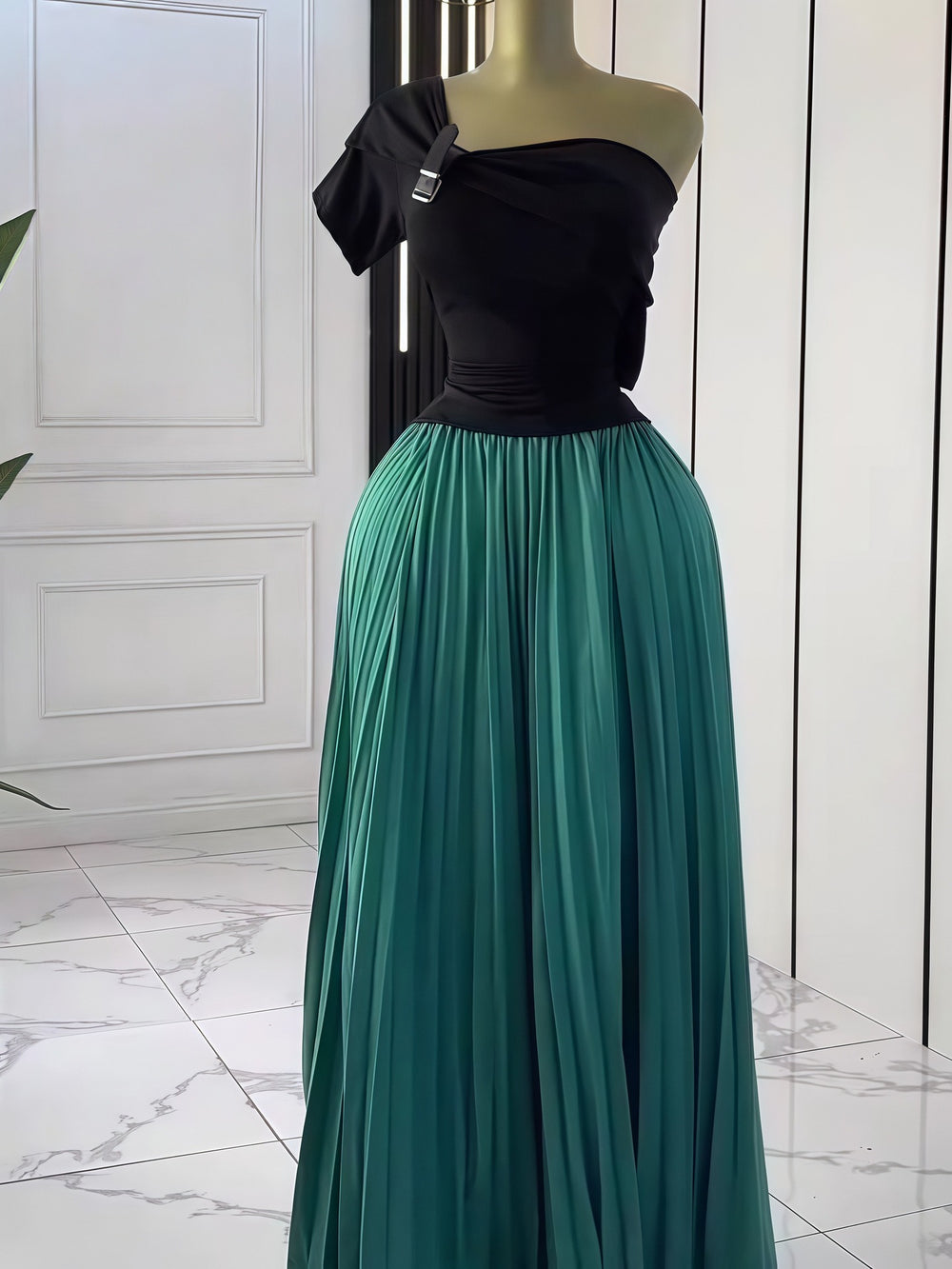 European and american cross-border women's fashion:  autumn new collection - solid color short sleeve bandeau top with asymmetrical neckline, cinched waist, and pleated detailing - elegant two-piece set