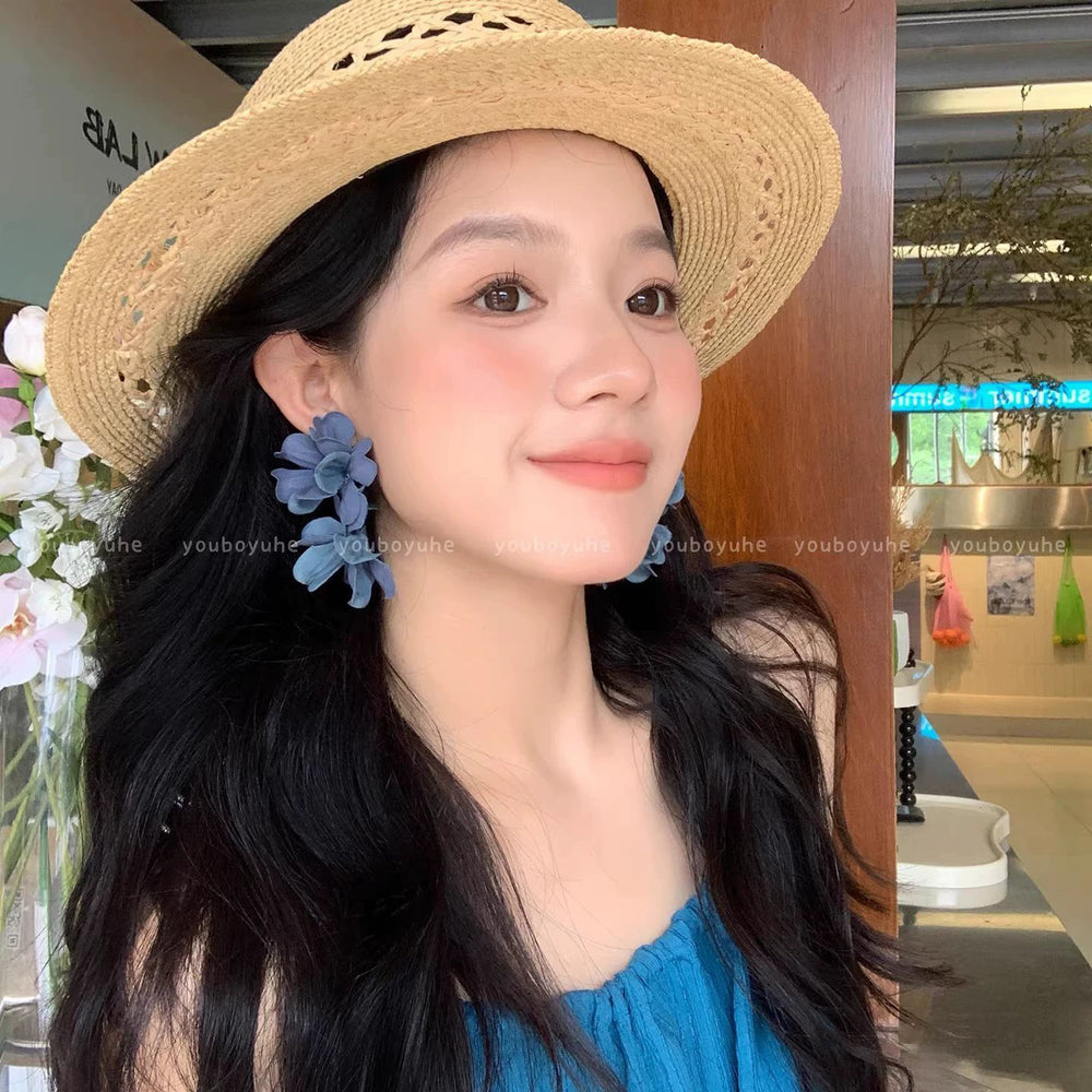 Spring break style white floral earrings - unique dopamine studs, niche design, versatile earrings