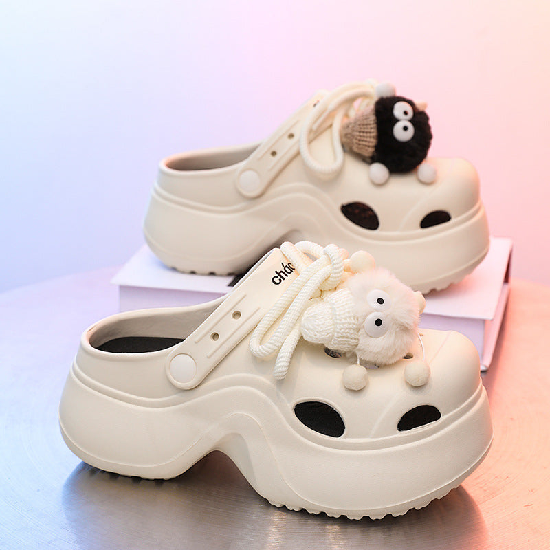Thick-soled hole shoes women's new building block white rope heightening cute Internet celebrity beach cool slippers outer wear summer wholesale