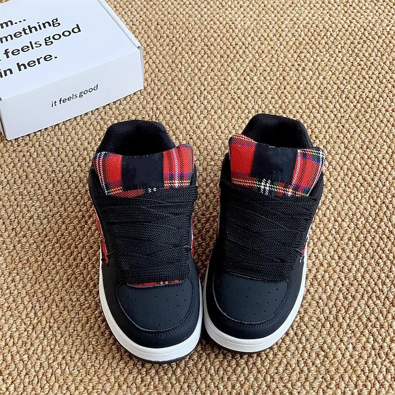 2026 summer black niche skate shoes - hot trending couple's style, korean street style, versatile casual retro loafers