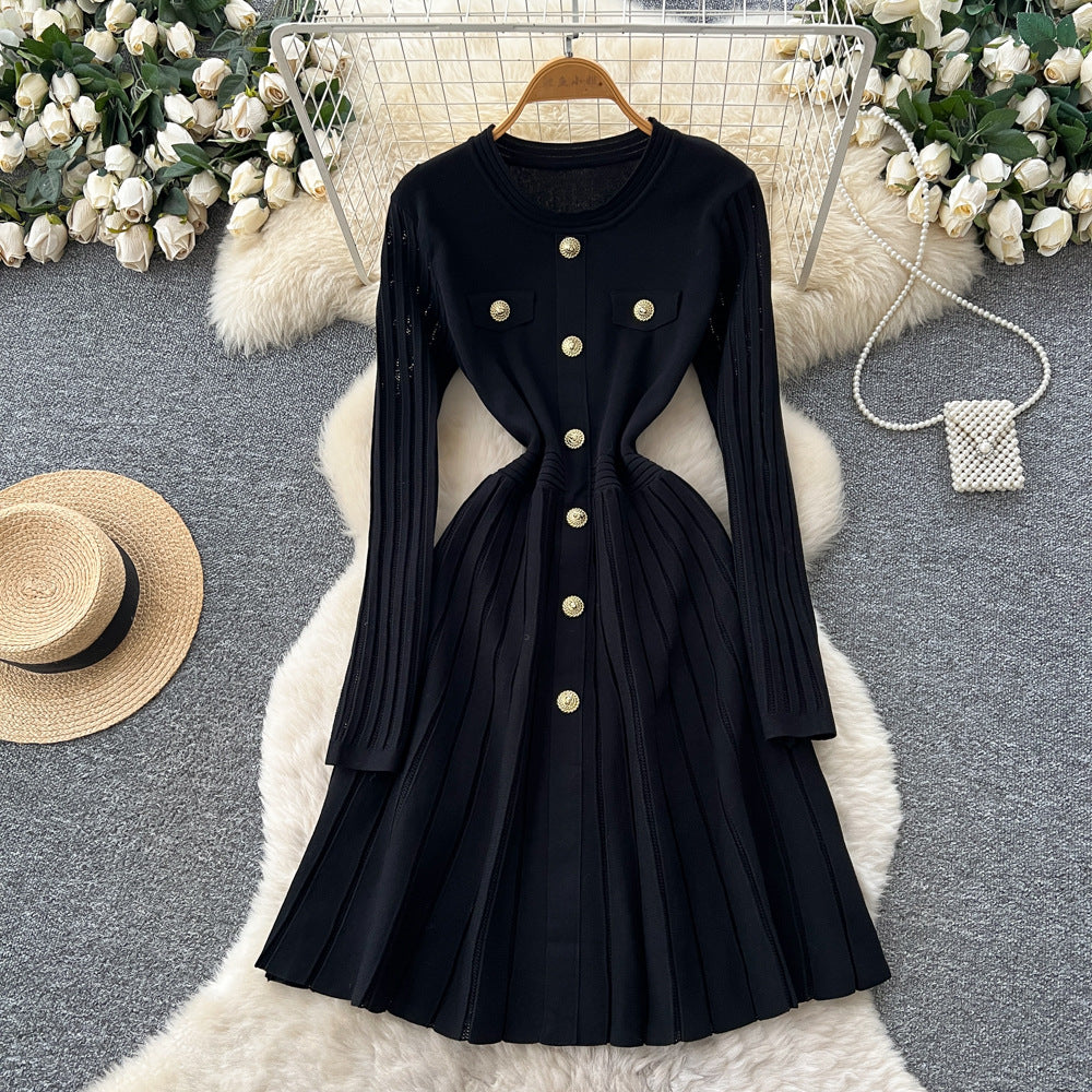 French chic, high-end, luxurious knitted dress with heavily embellished metal buckle – perfect for autumn/winter, featuring a cinched waist and ideal as a layering piece